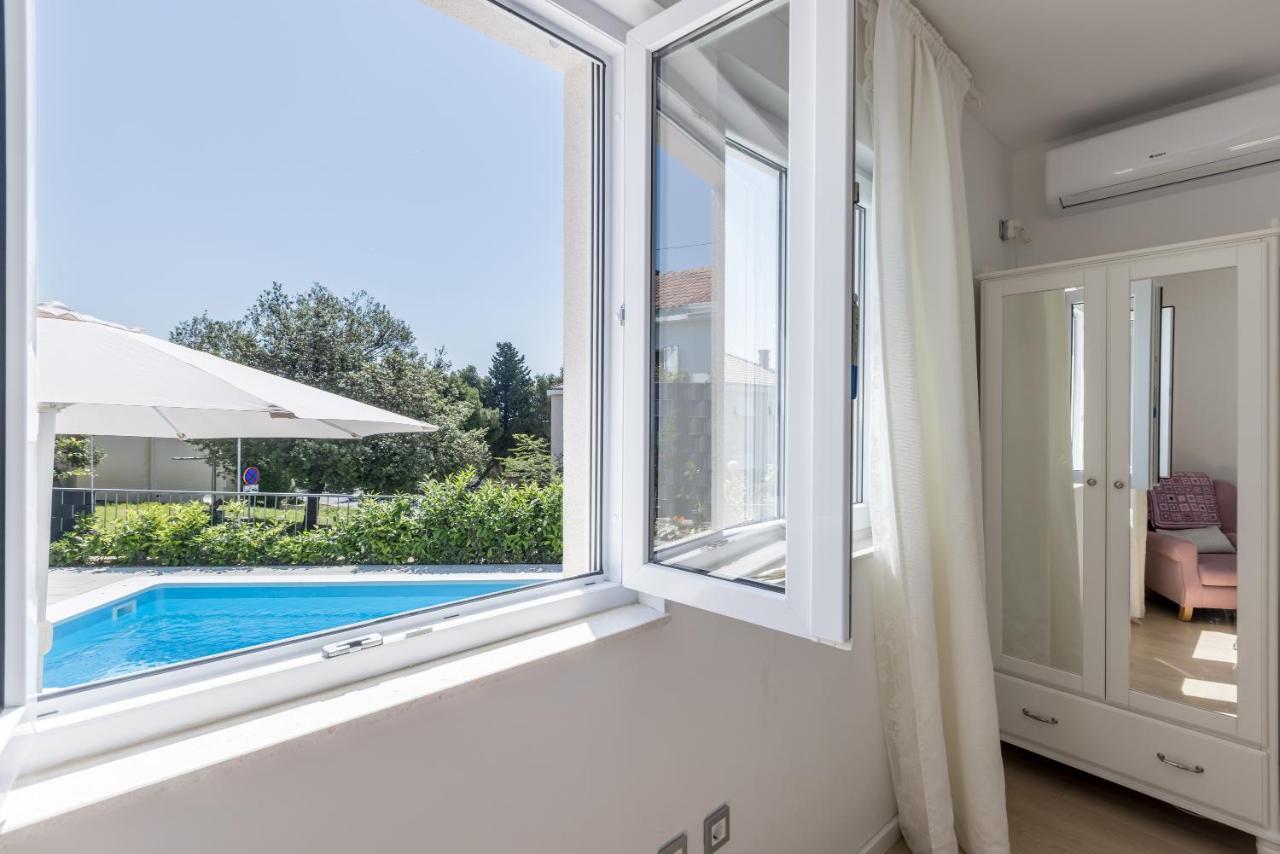 Villa Katess With Heated Pool Split Exteriör bild
