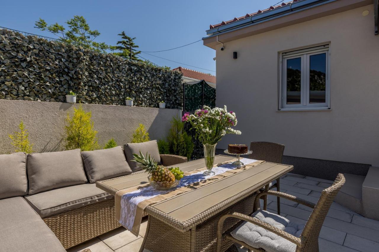Villa Katess With Heated Pool Split Exteriör bild