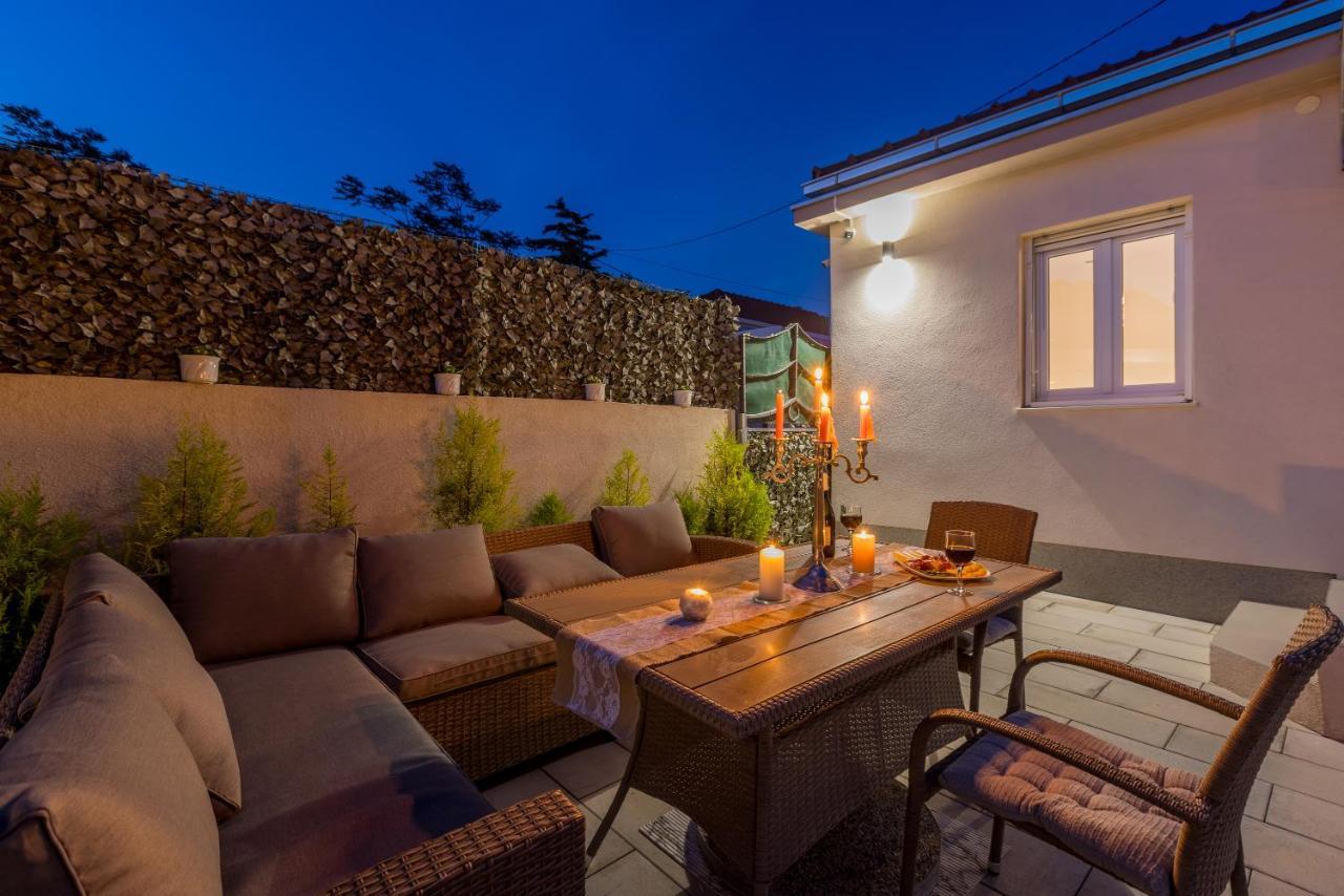 Villa Katess With Heated Pool Split Exteriör bild