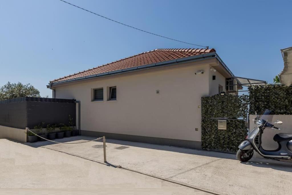 Villa Katess With Heated Pool Split Exteriör bild